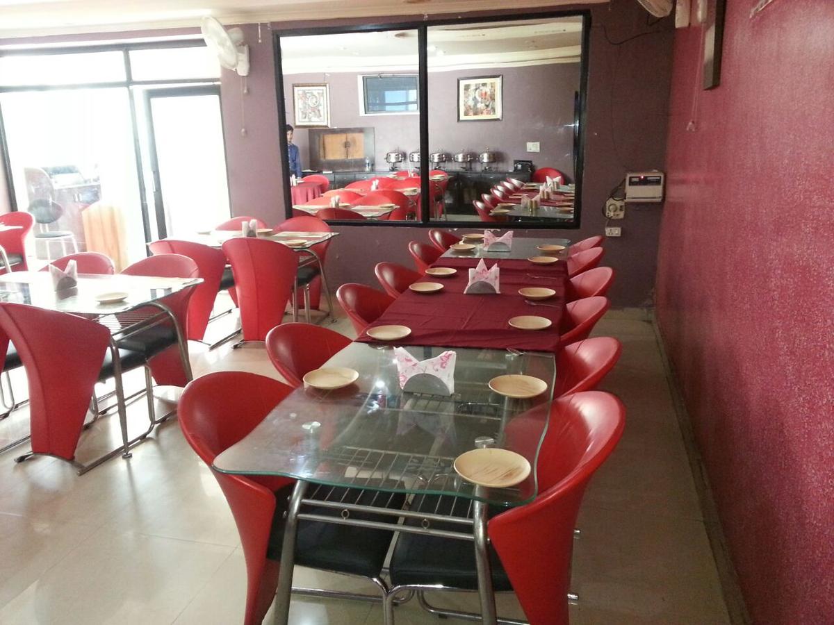 Suryansh Hotel Gurgaon Restaurant