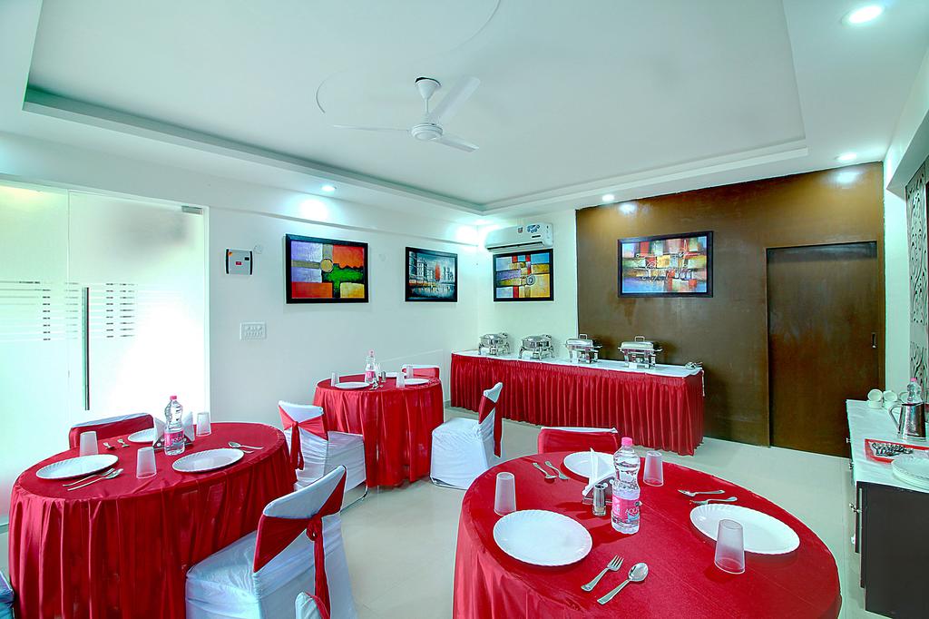 Staayz Premium Hotel Gurgaon Restaurant