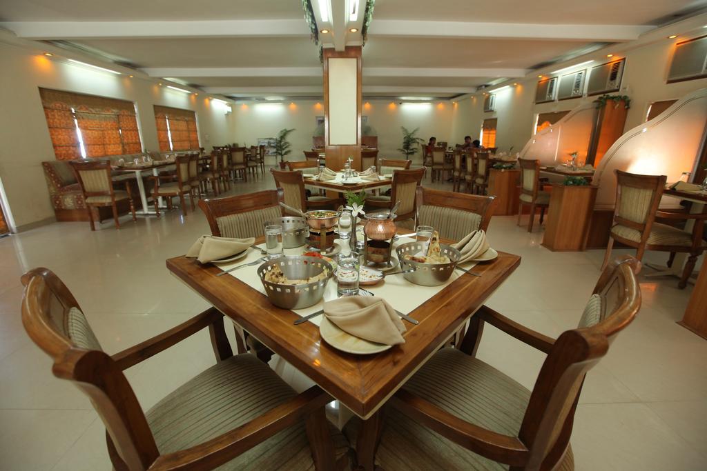 Airport Motel Aapno Ghar Resort Gurgaon Restaurant