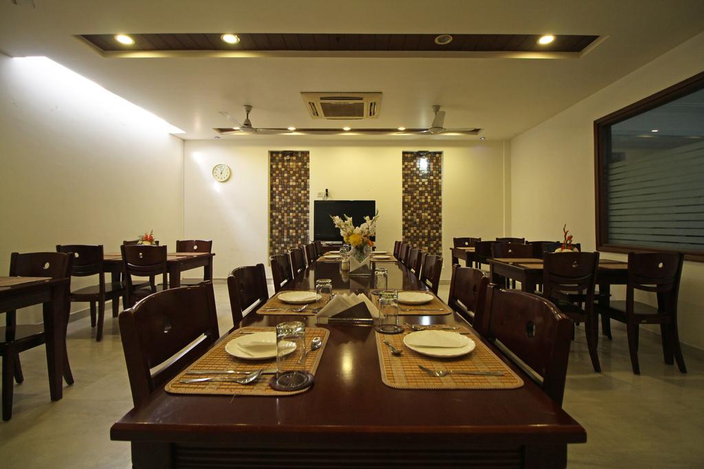 Mint Sarojville Suites Hotel Gurgaon Restaurant