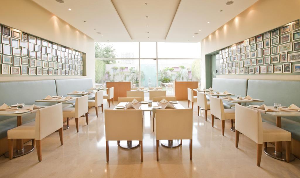 RNB Select The Clover Hotel Gurgaon Restaurant