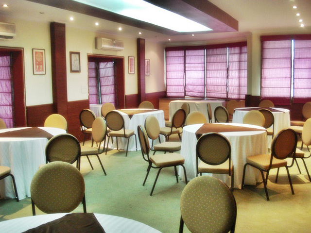 Siris 18 Hotel Gurgaon Restaurant
