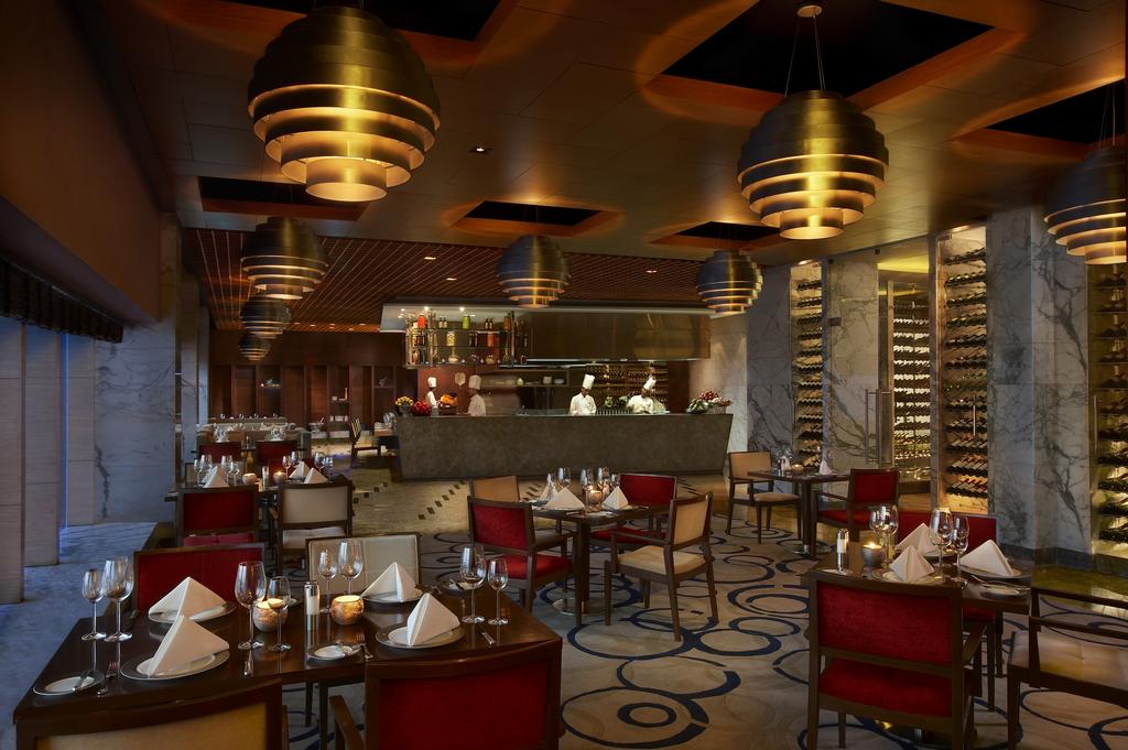 The Leela Ambience Hotel Gurgaon Restaurant